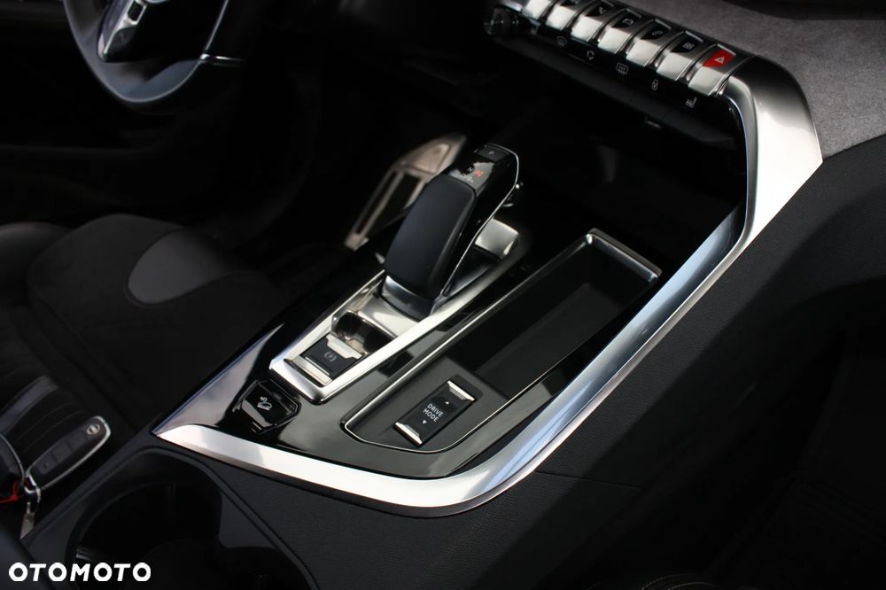 Peugeot 3008 Hybrid4 300 e-EAT8 GT - 18