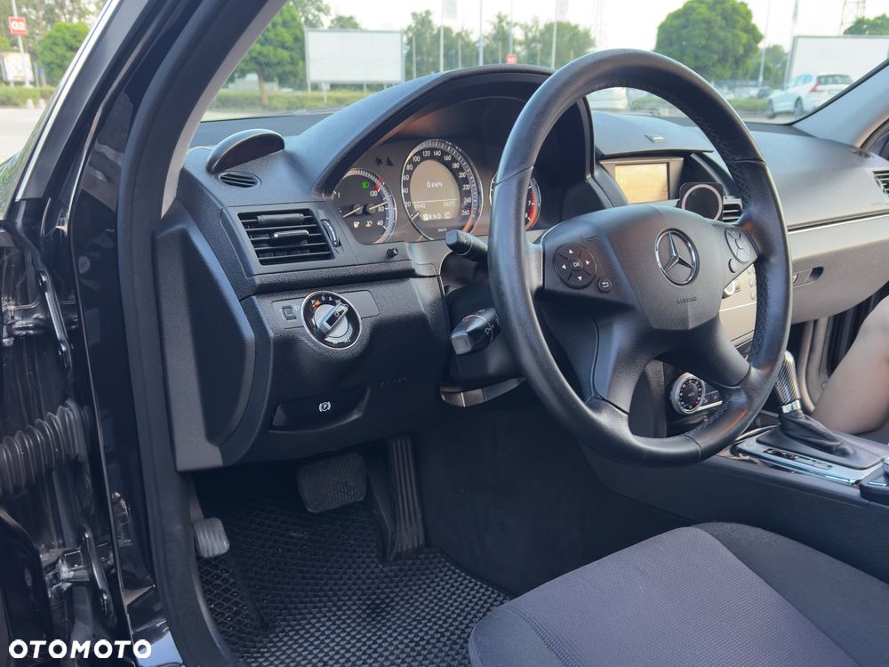 Mercedes-Benz Klasa C 180 CGI Automatik BlueEFFICIENCY - 12