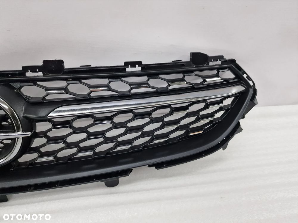 OPEL CORSA F 19- ATRAPA / GRILL PRZEDNI PRZÓD / CHROMOWANE PASECZKI , NR 9829474180 / 982947418000 , NR AUKCJI GL4 - 6