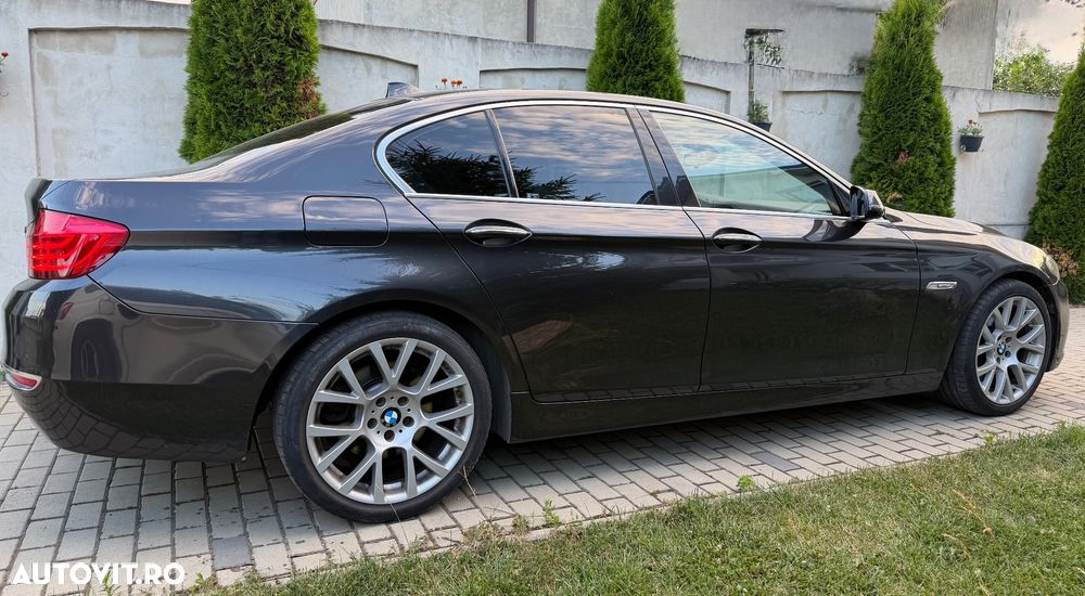 BMW Seria 5 525d Aut. Luxury Line - 4
