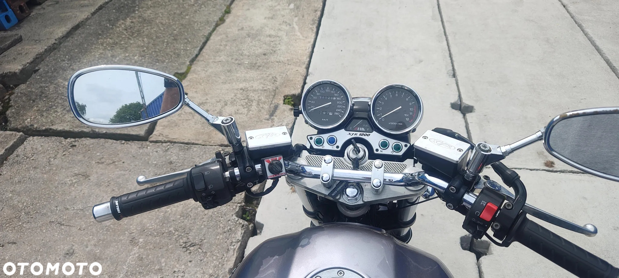 Yamaha XJR - 13