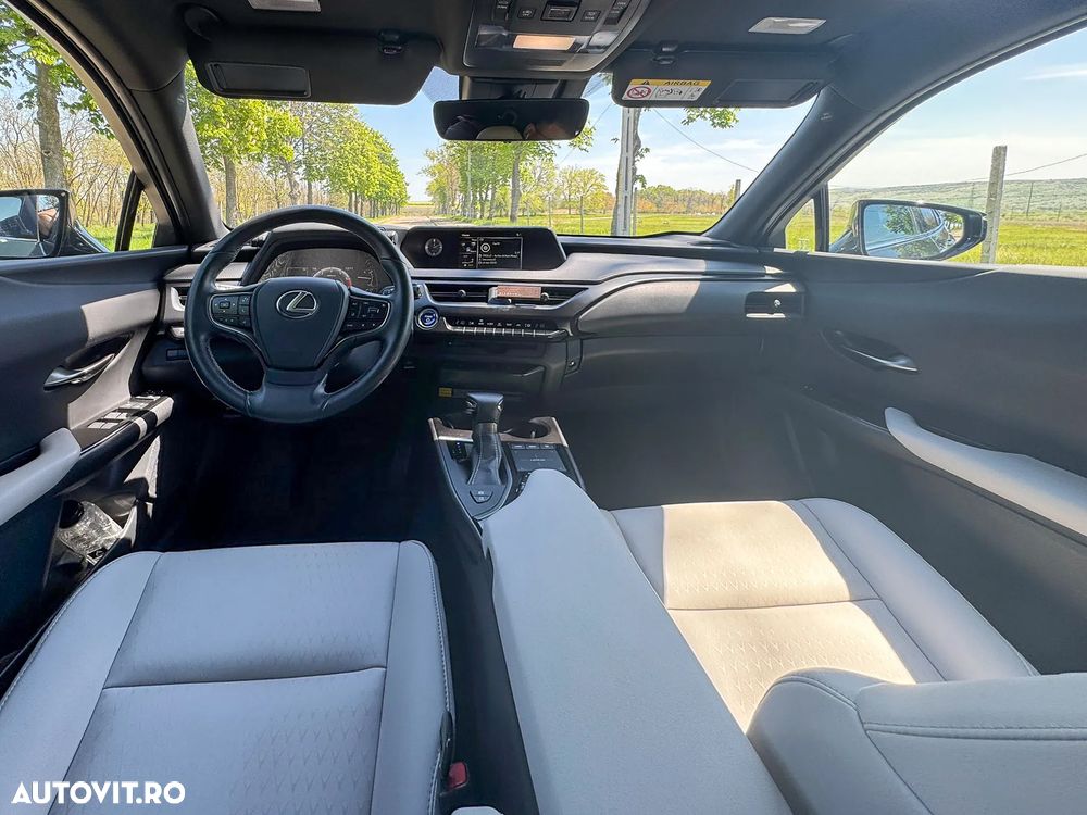 Lexus UX - 9