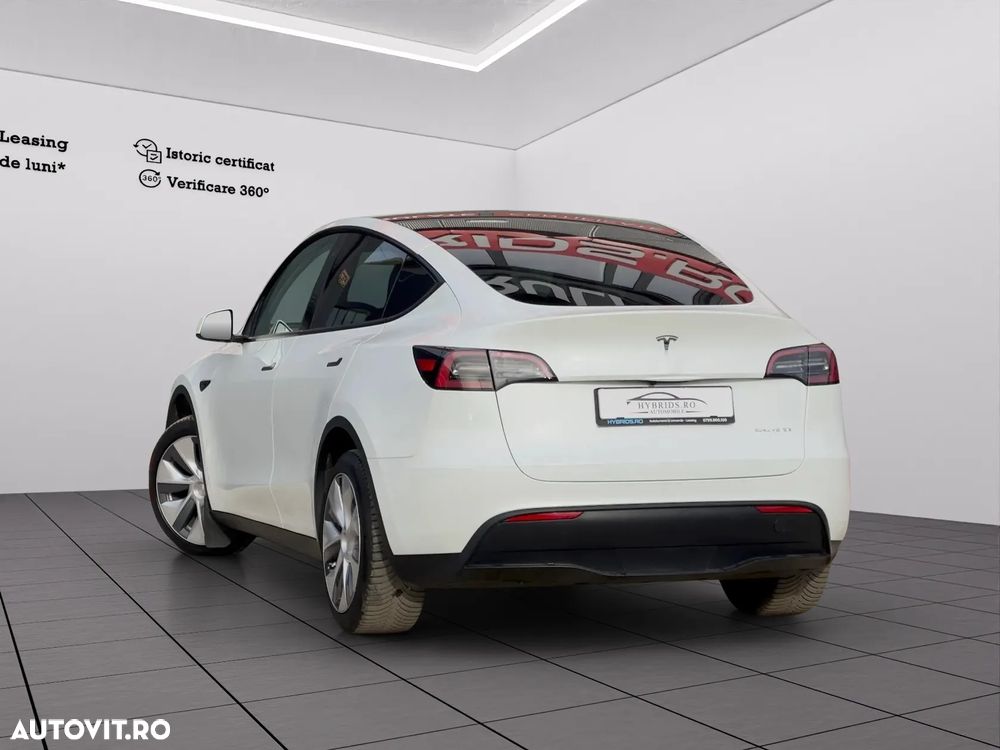 Tesla Model Y - 4