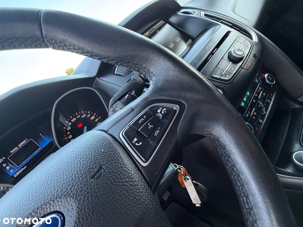 Ford Focus 1.0 EcoBoost Titanium - 27