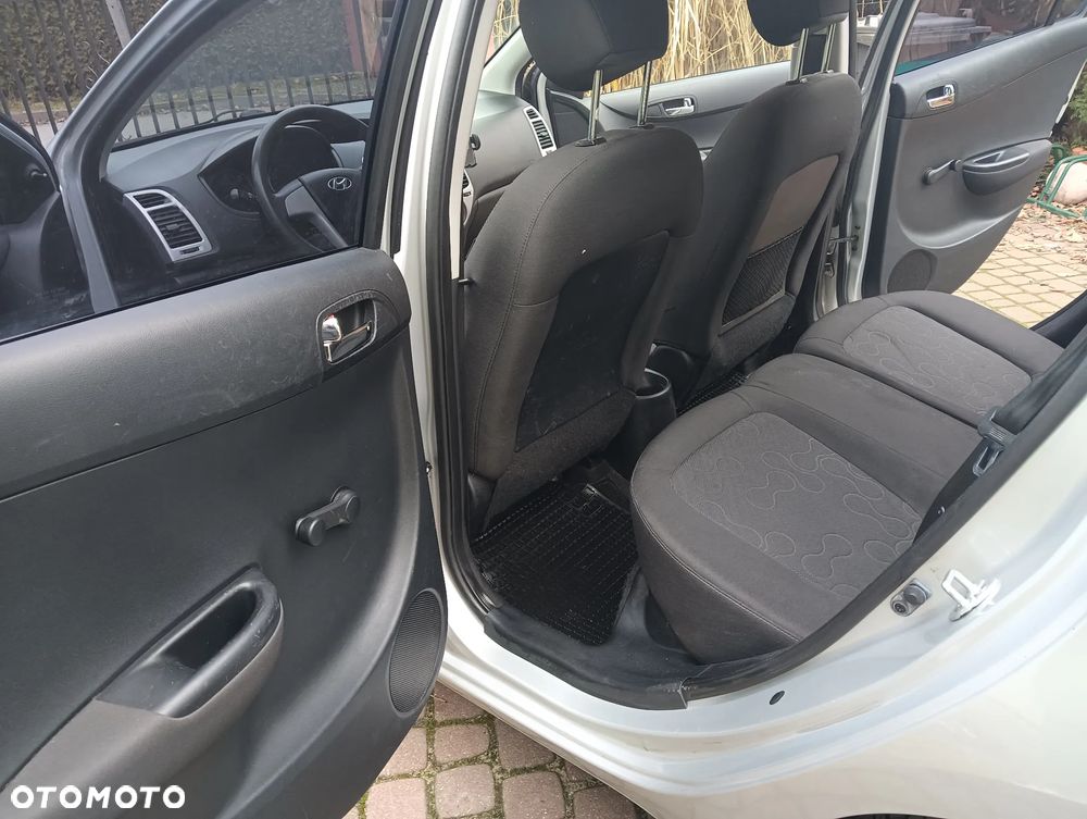 Hyundai i20 - 12