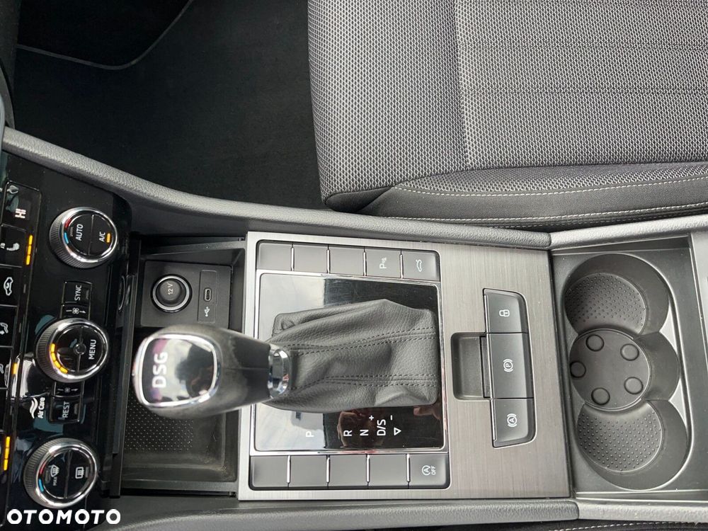 Skoda Superb 2.0 TDI SCR Style DSG - 28