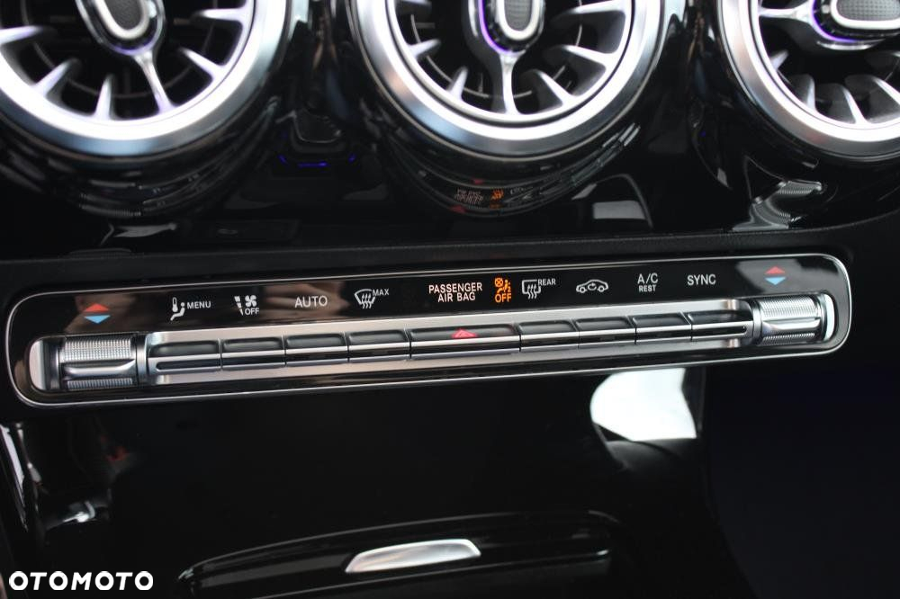 Mercedes-Benz CLA - 25