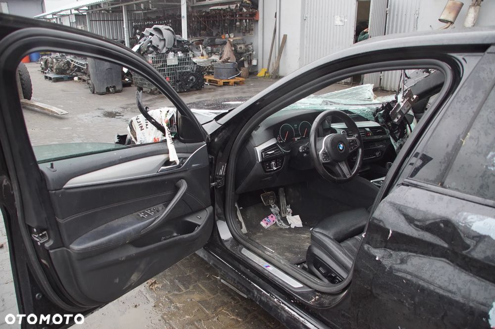 Auto na części - BMW G30 530d xDrive 3.0 D B57D30 265 KM GA8HP75X 475 2019R Silnik Skrzynia Drzwi Lampa Szyba Felga Deska Kokpit Moduł Licznik Radio Fotel Zderzak Chłodnica Błotnik Zawieszenie Turbina Wtryski Intercooler Kompletne Części Rozbiórka - 11