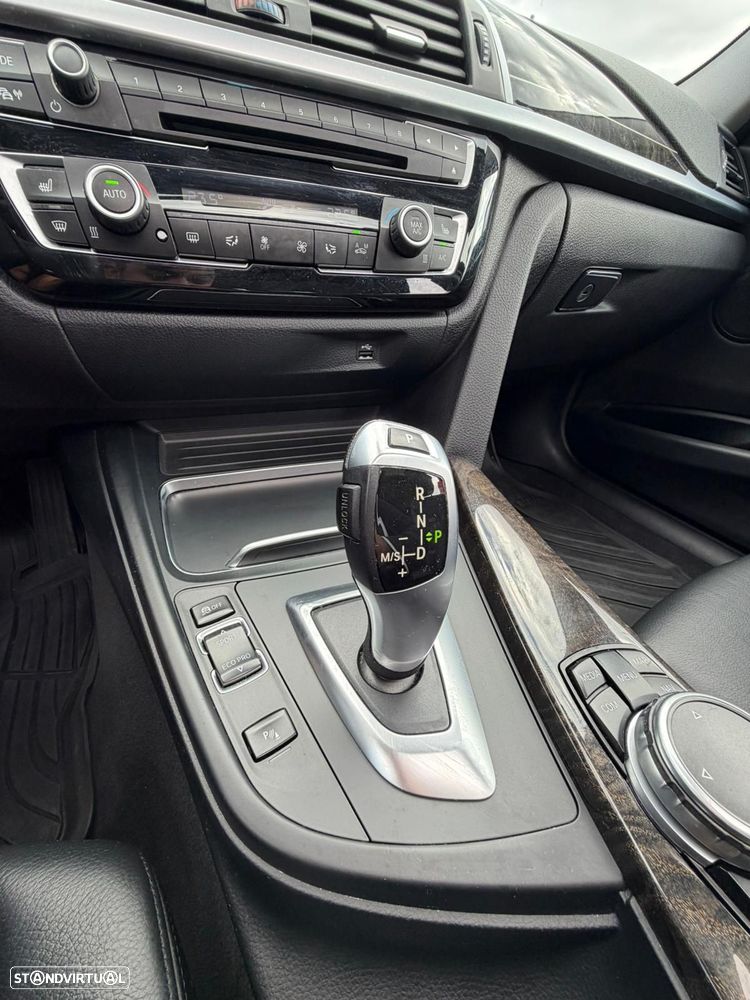 BMW 320 d xDrive Line Luxury Auto - 17