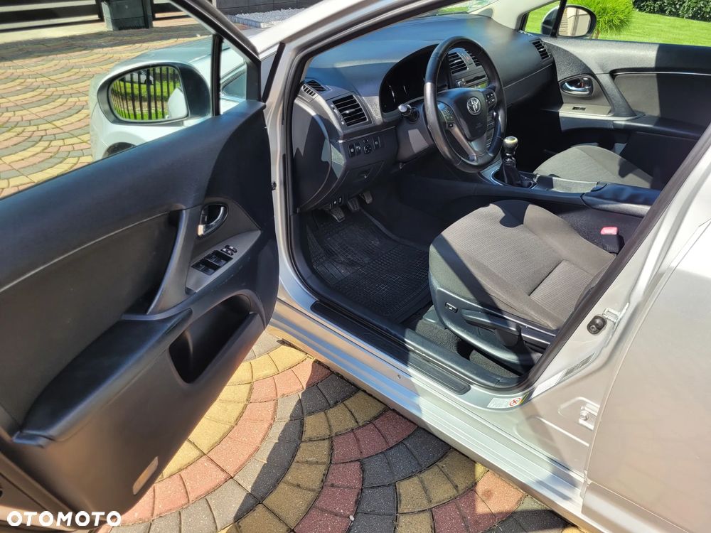 Toyota Avensis 1.8 Sol - 8