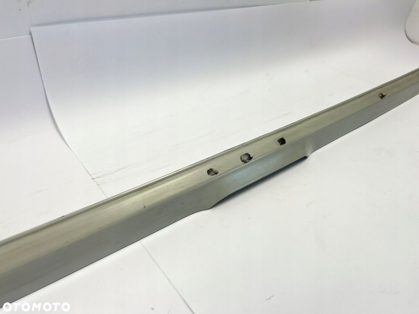LISTWA DOLNA KLAPY POKRYWY BAGAŻNIKA MERCEDES W124 KOMBI 1247430393 85-89R - 8