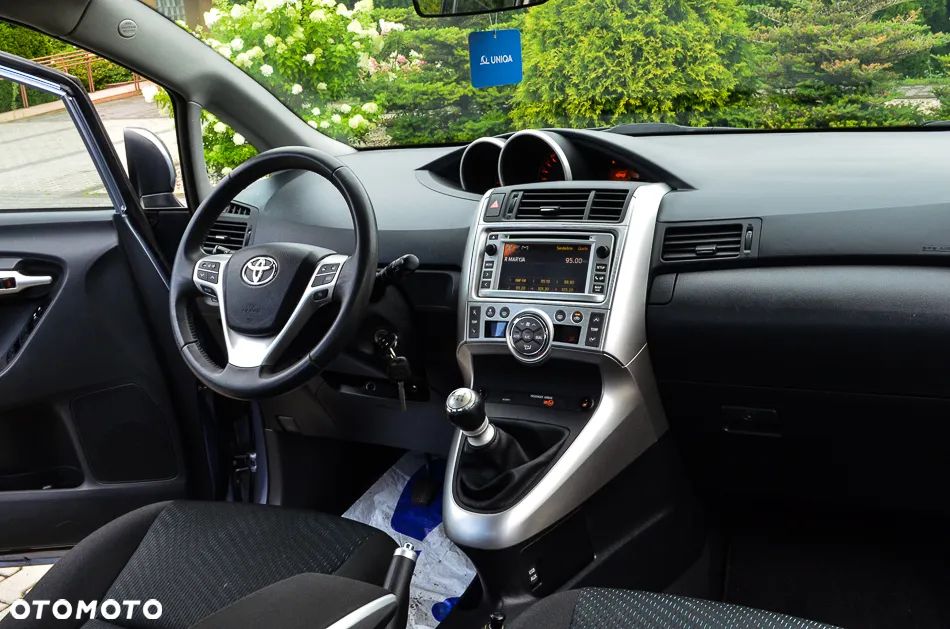 Toyota Verso 1.6 Premium 7os - 32
