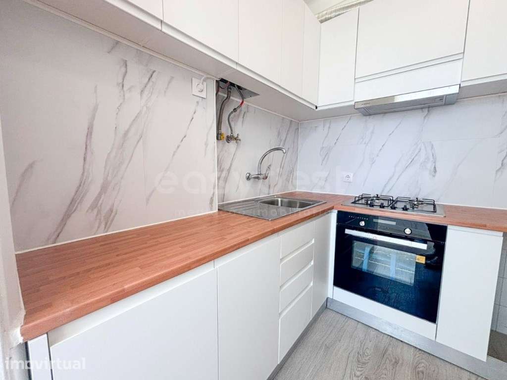 Apartamento remodelado T2 com 2WC e vista mar - Grande imagem: 5/24