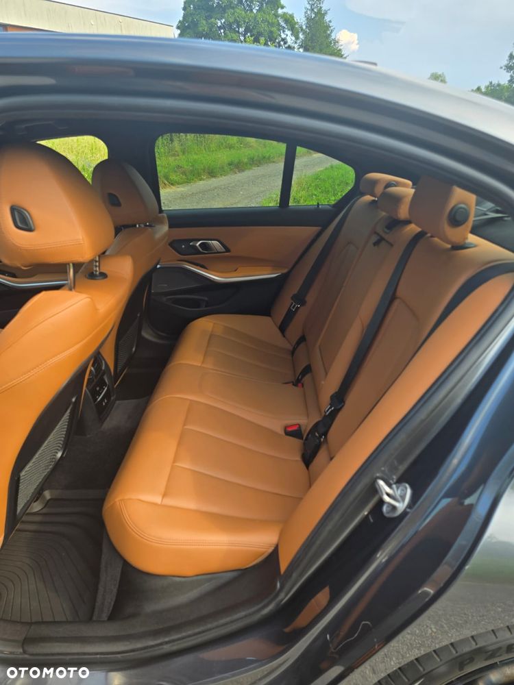 BMW Seria 3 330i xDrive M Sport sport - 16