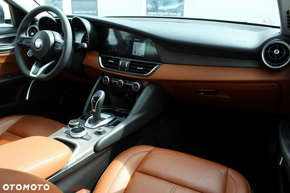 Alfa Romeo Giulia - 10