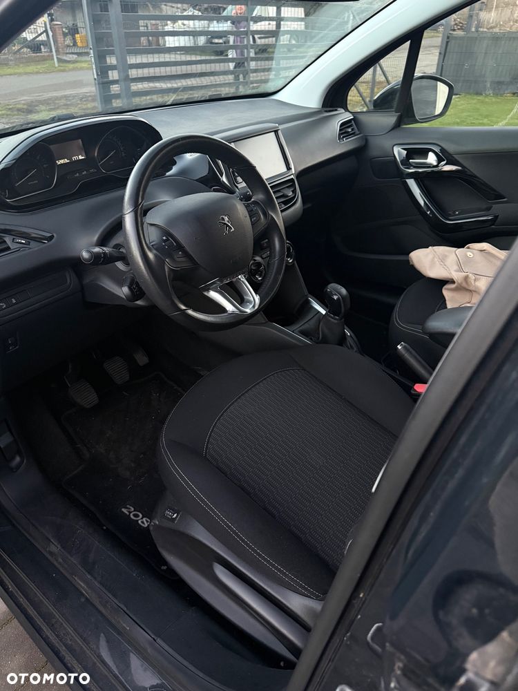 Peugeot 208 - 10