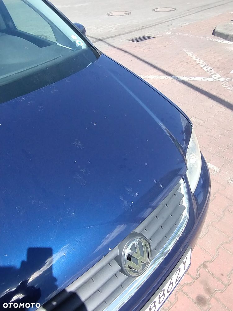 Volkswagen Touran 2.0 TDI Trendline DSG - 2