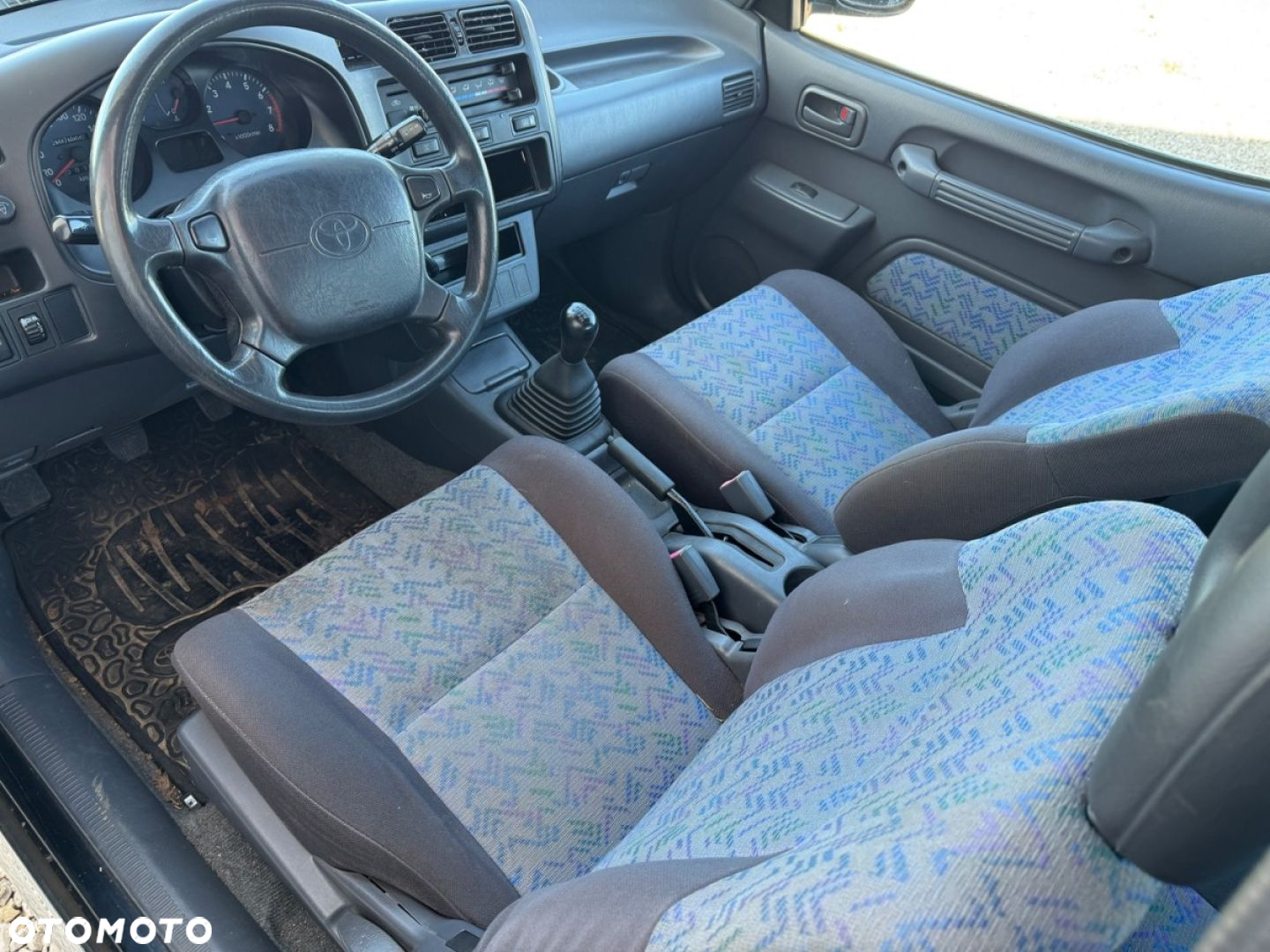 Toyota RAV4 - 16