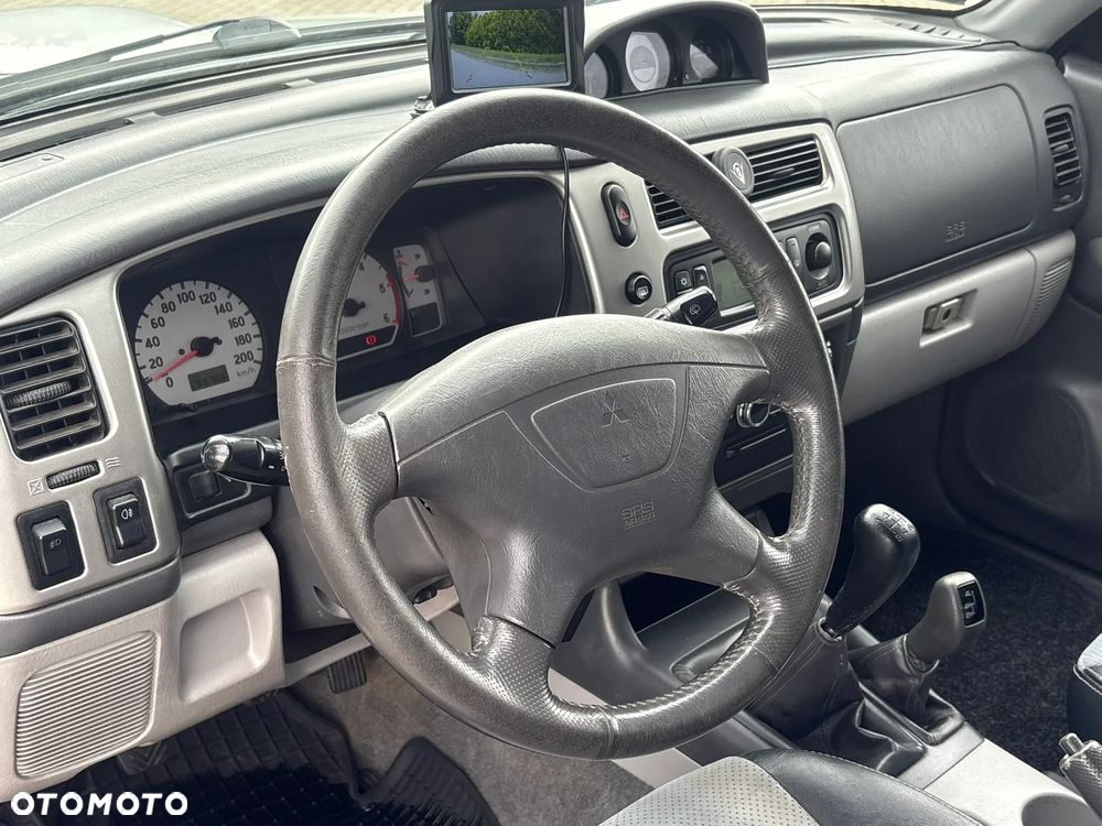 Mitsubishi Pajero Sport 2.5 TD+ Intense - 22