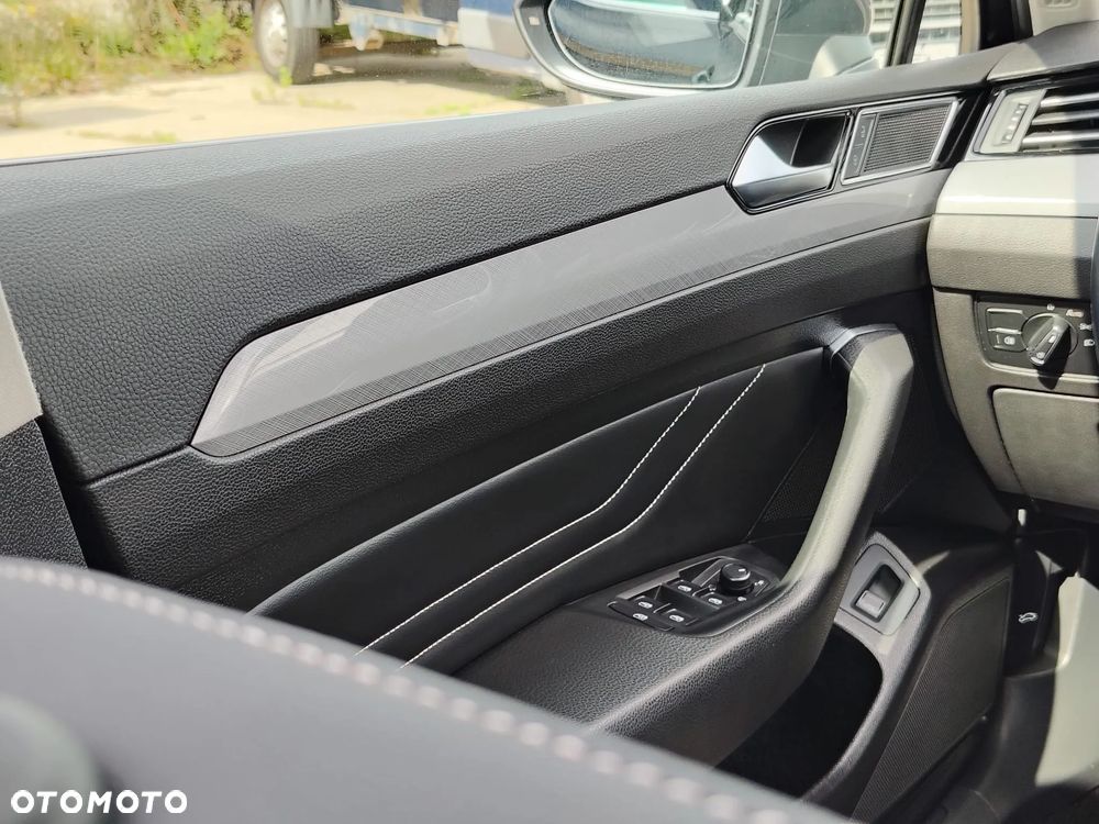 Volkswagen Passat 2.0 TSI Business DSG - 27
