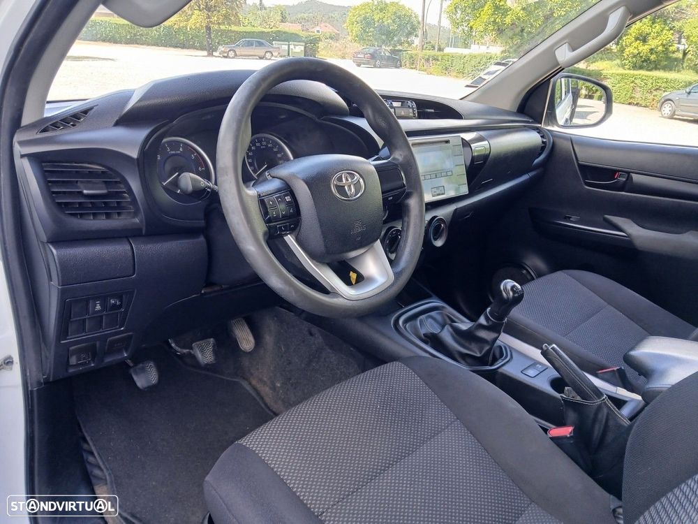 Toyota Hilux 2.4 D-4D 2WD CD - 17