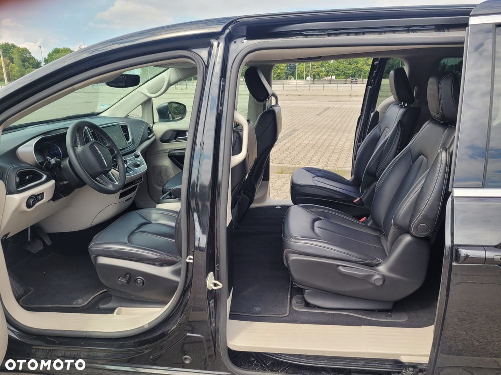 Chrysler Pacifica - 12