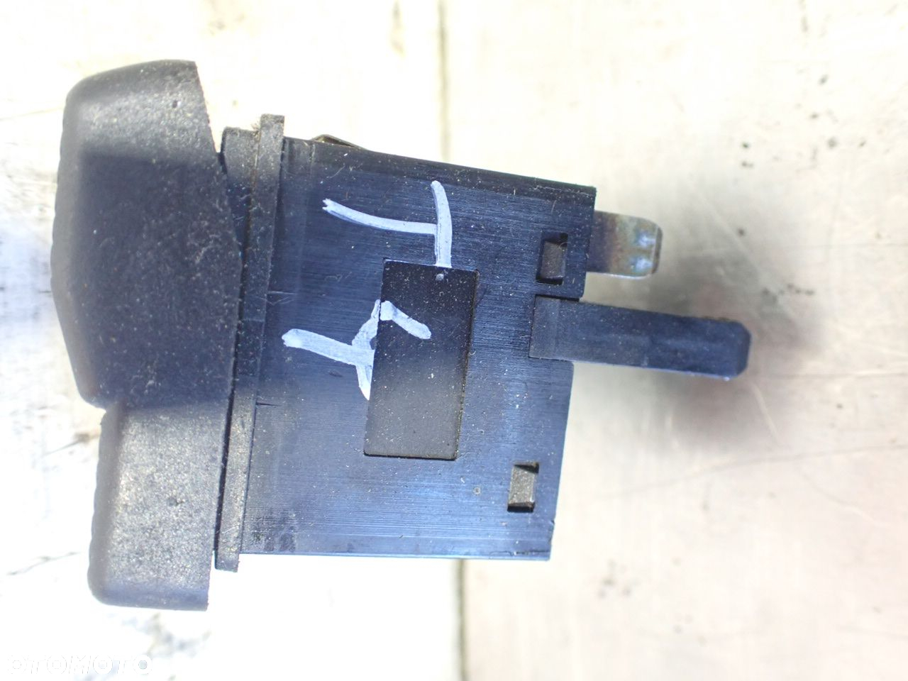 PRZEŁĄCZNIK PODGRZEWANIA SZYBY VOLKSWAGEN T4 2.4 D 701959621 - 3
