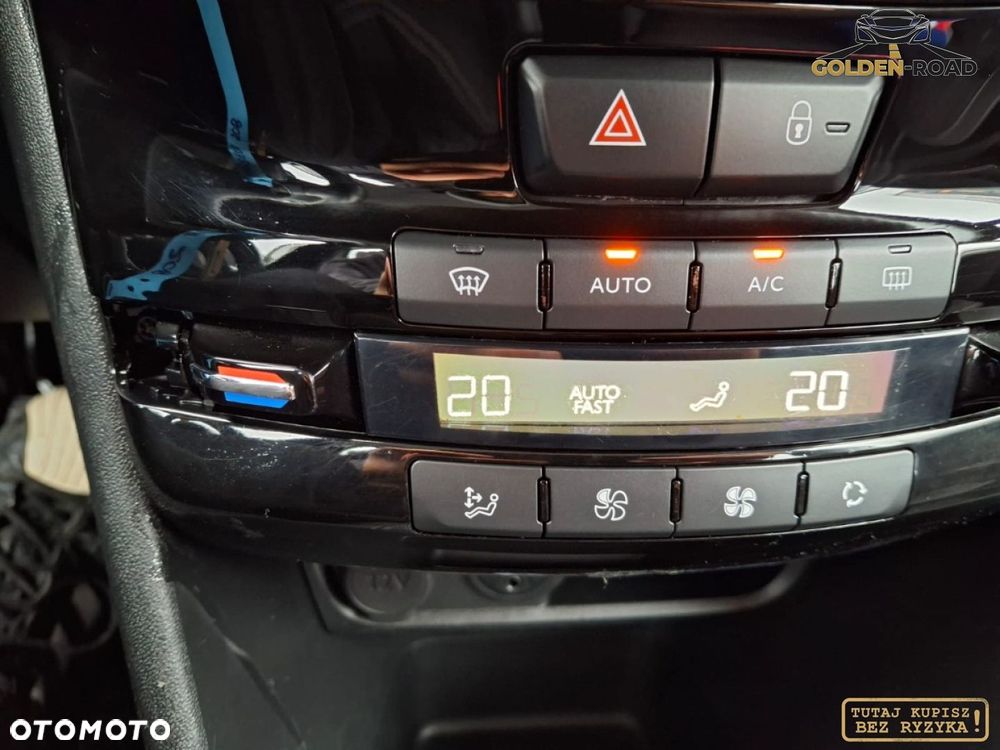 Peugeot 208 - 14