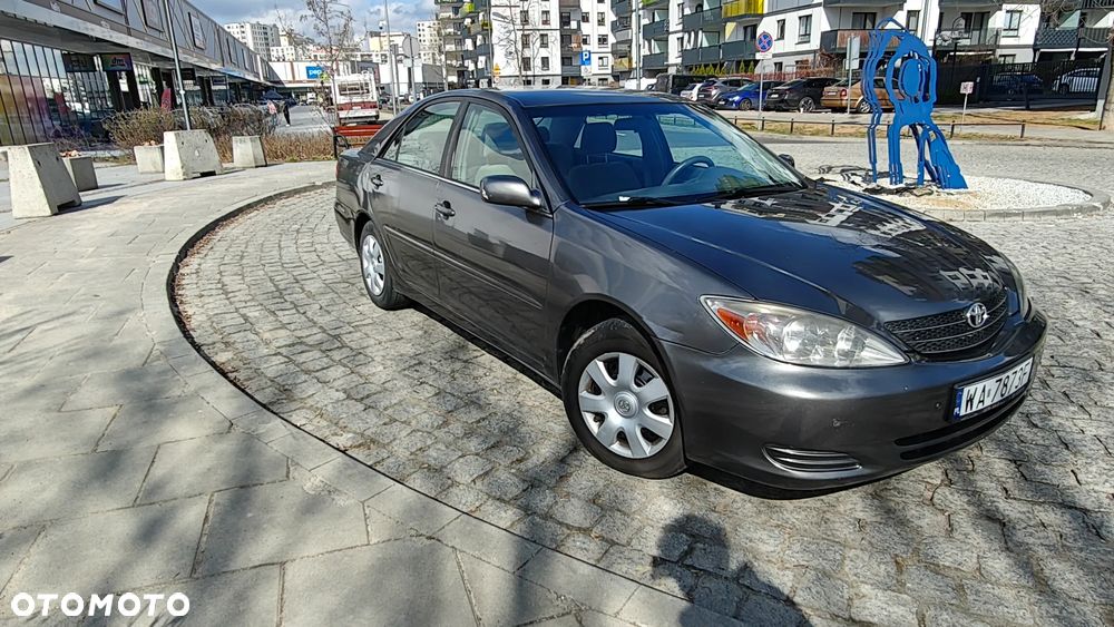 Toyota Camry - 3