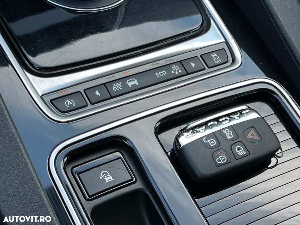 Jaguar F-Pace 30d AWD 300 Sport - 24