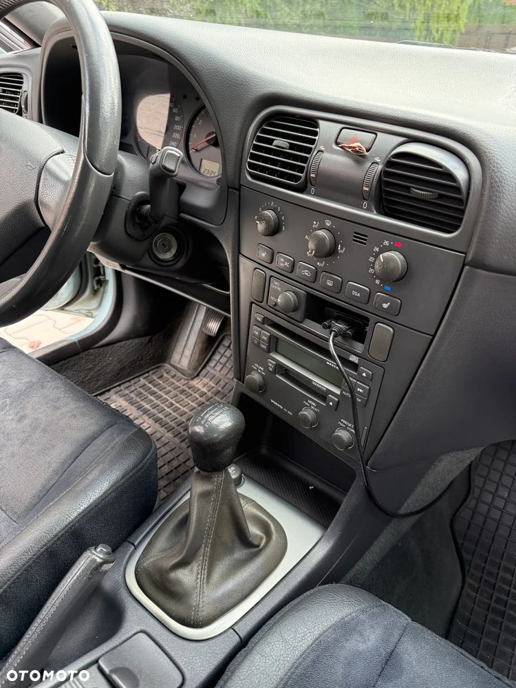 Volvo V40 2.0 T4 - 15