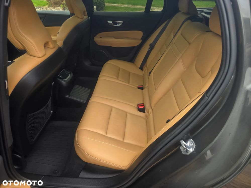 Volvo V60 T8 AWD Plug-In Hybrid Inscription - 26