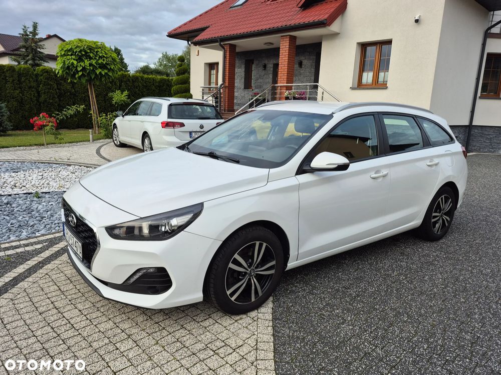 Hyundai i30 1.6 CRDI Intro - 1