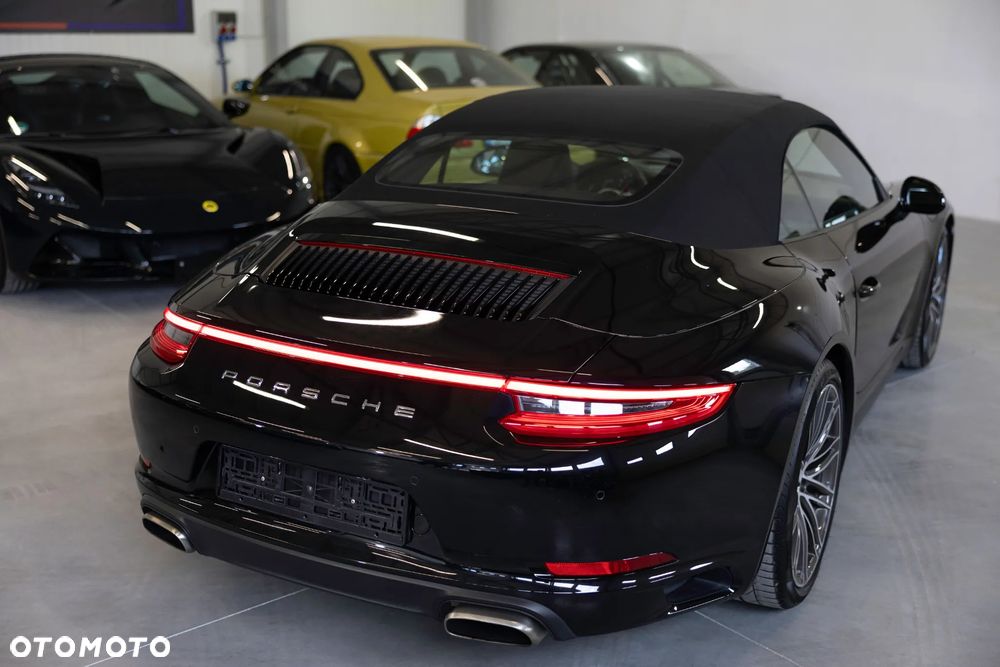 Porsche 911 Carrera 4 Cabriolet PDK - 18