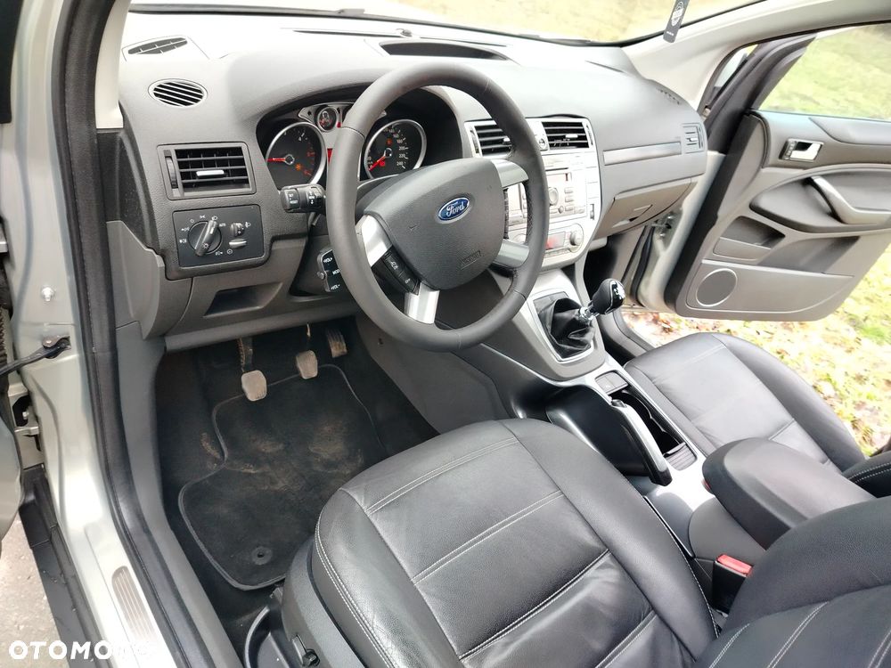 Ford Kuga 2.0 TDCi 2x4 Titanium - 16