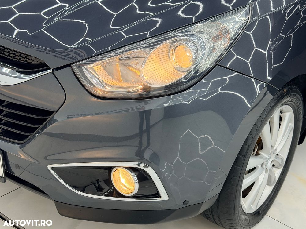 Hyundai ix35 2.0 CRDI 4WD Fifa World Cup Gold Edition - 12