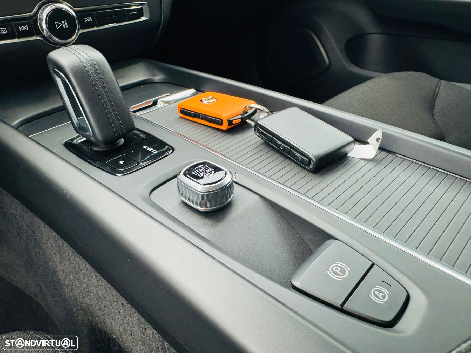 Volvo V60 2.0 B4 Momentum Core Geartronic - 11