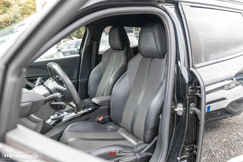 Peugeot e-2008 50 kWh GT - 13