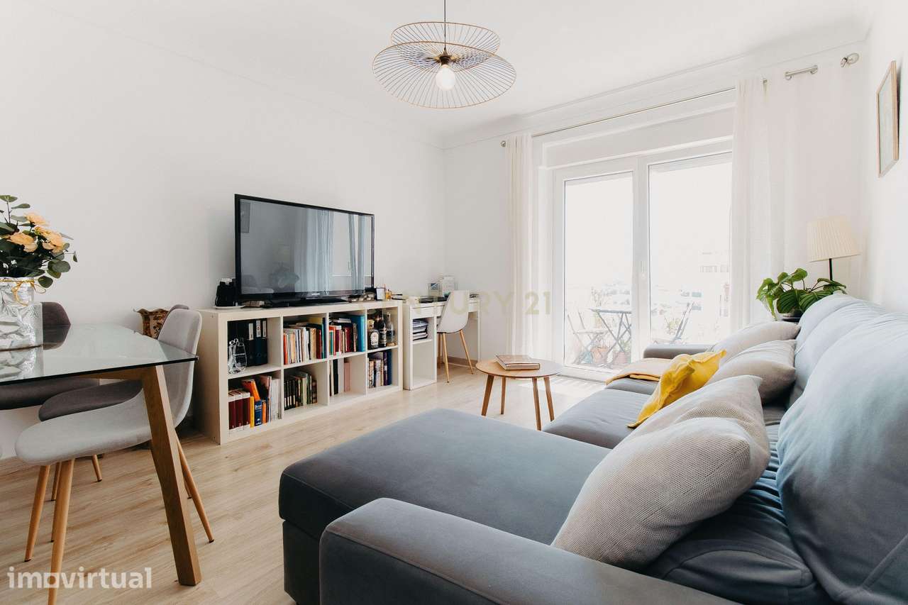 Apartamento T3, 3 varandas e 2 wc. Situado no último piso de um edifíc - Grande imagem: 2/27