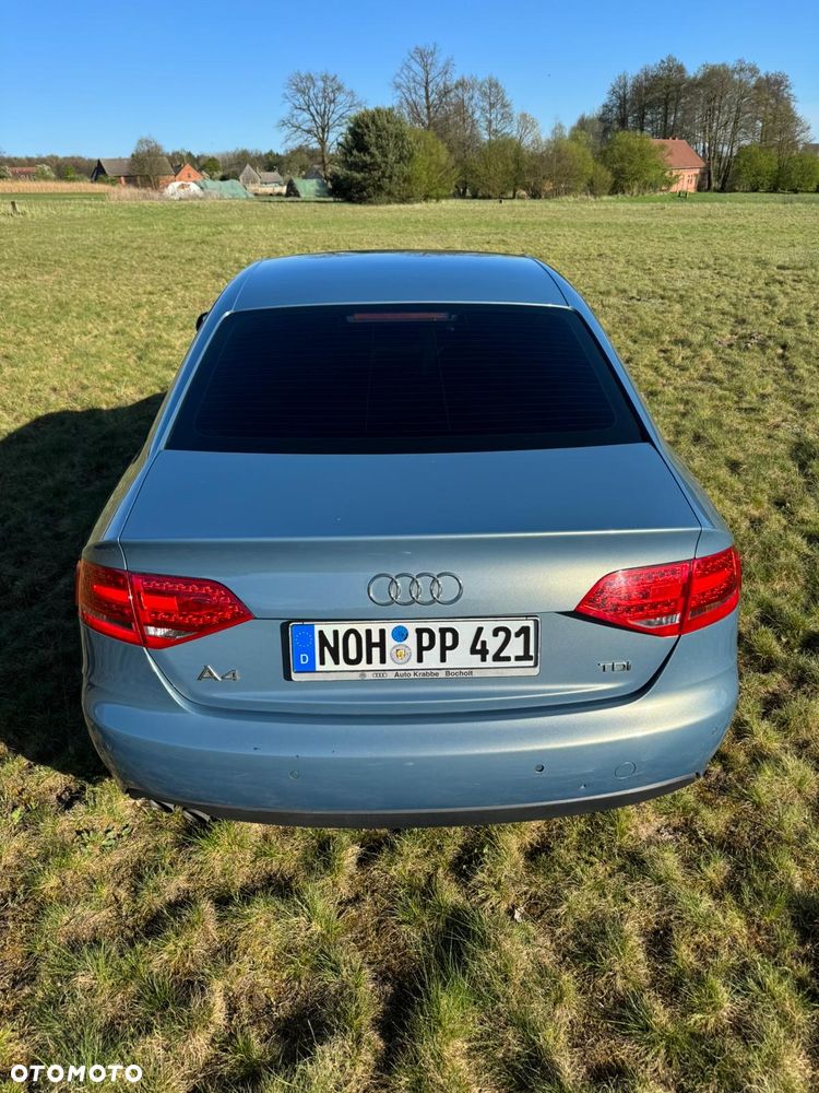 Audi A4 Limousine - 11