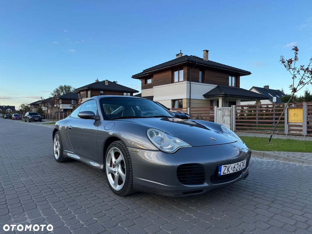 Porsche 911 Carrera 4S - 3