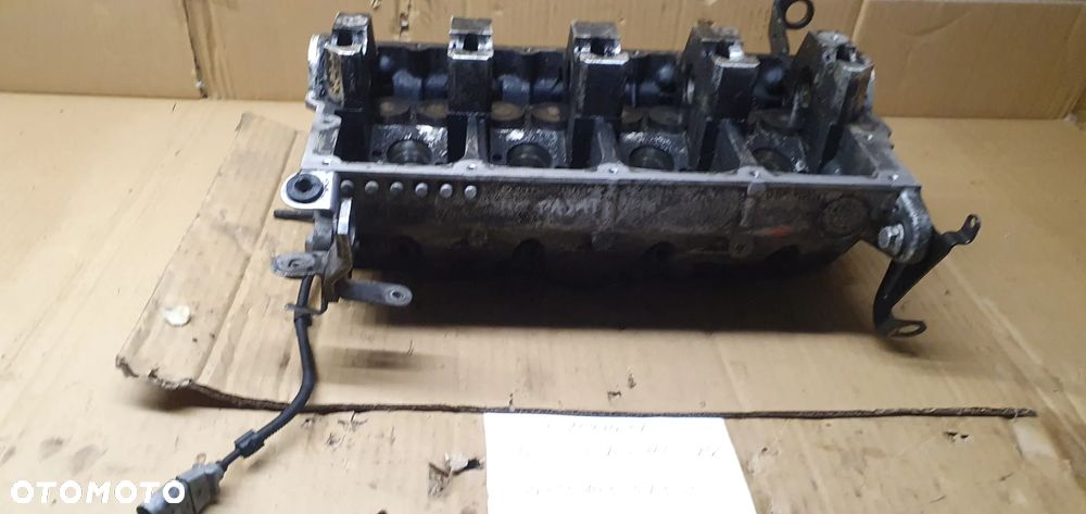 Głowica silnika kompletna VW Passat B6 2.0 TDI 038103373R - 2