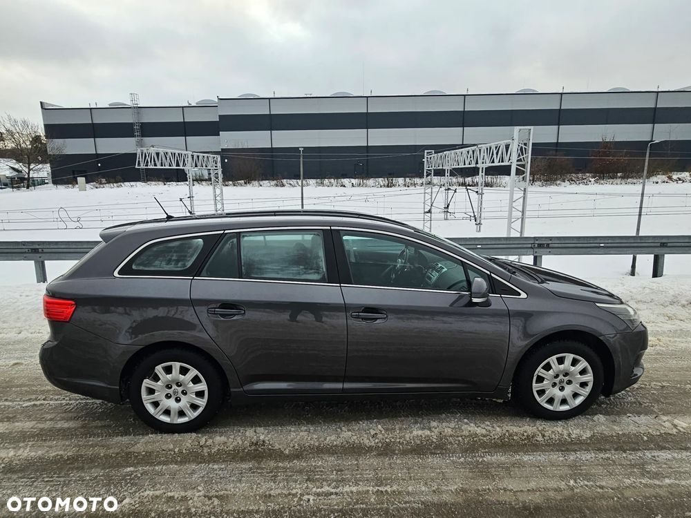 Toyota Avensis 1.8 Active - 8