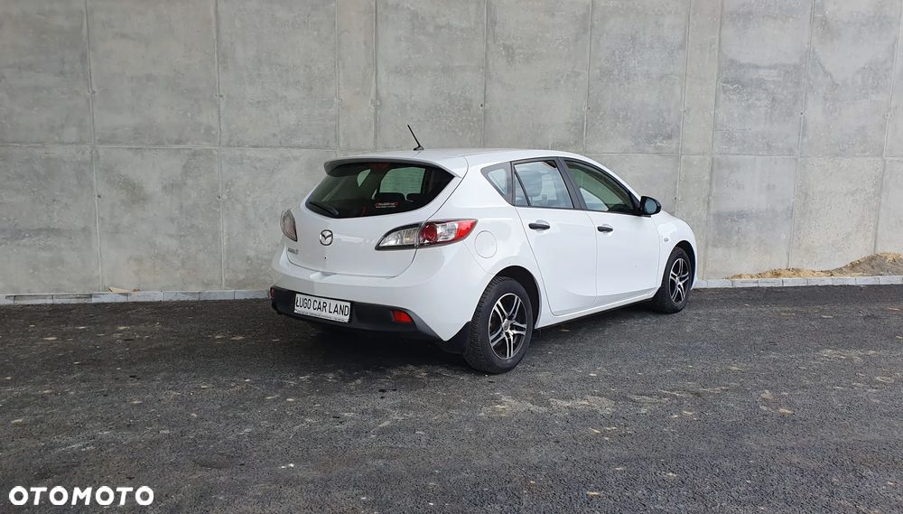 Mazda 3 1.6 Active + - 4
