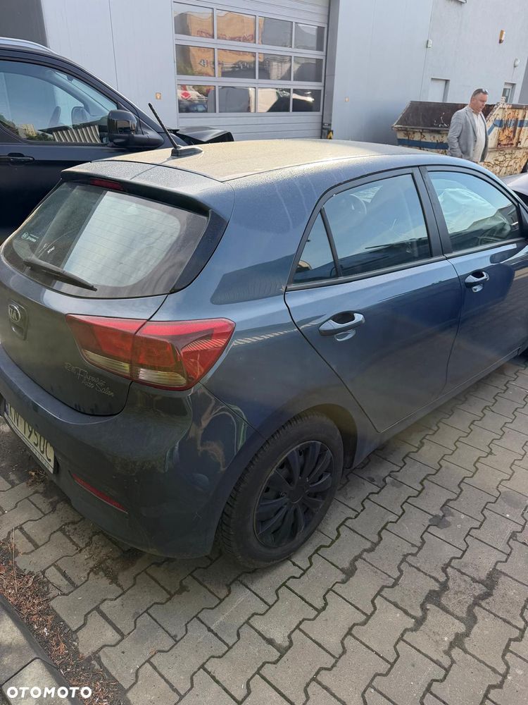 Kia Rio 1.2 L - 1