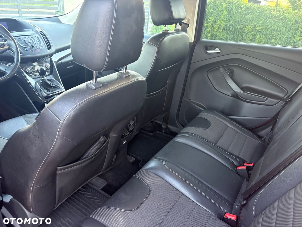 Ford Kuga 2.0 TDCi 2x4 Titanium - 12