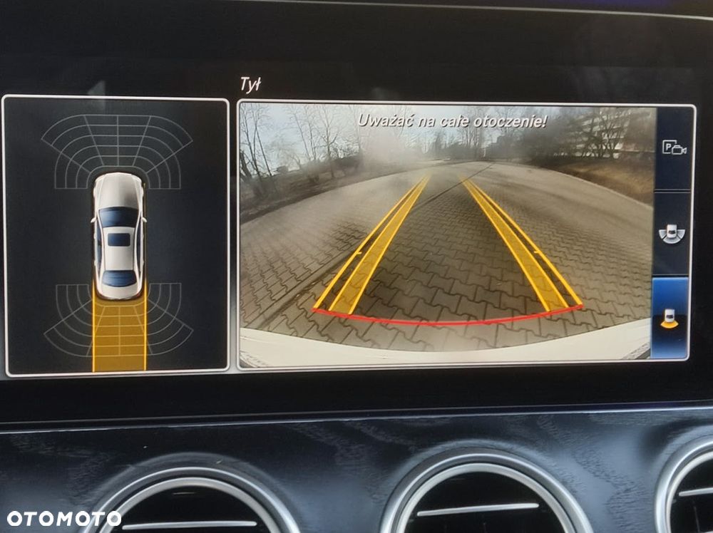 Mercedes-Benz Klasa E 220 d 4-Matic 9G-TRONIC - 23