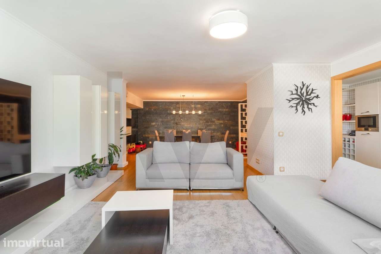 Apartamento T2 Remodelado, no centro de Monte Abraão - Grande imagem: 3/19