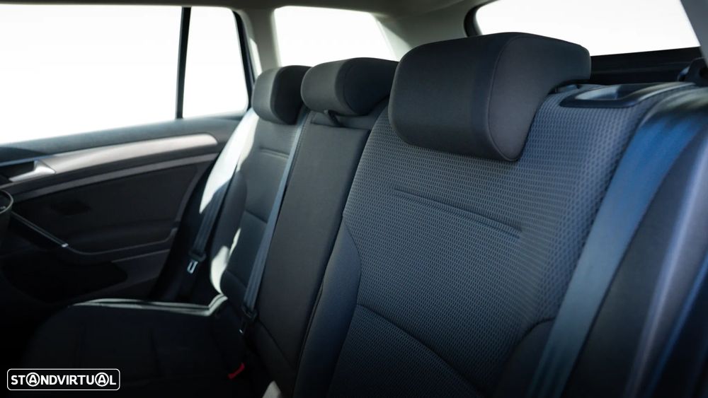 VW Golf Variant 1.6 TDi Confortline - 31