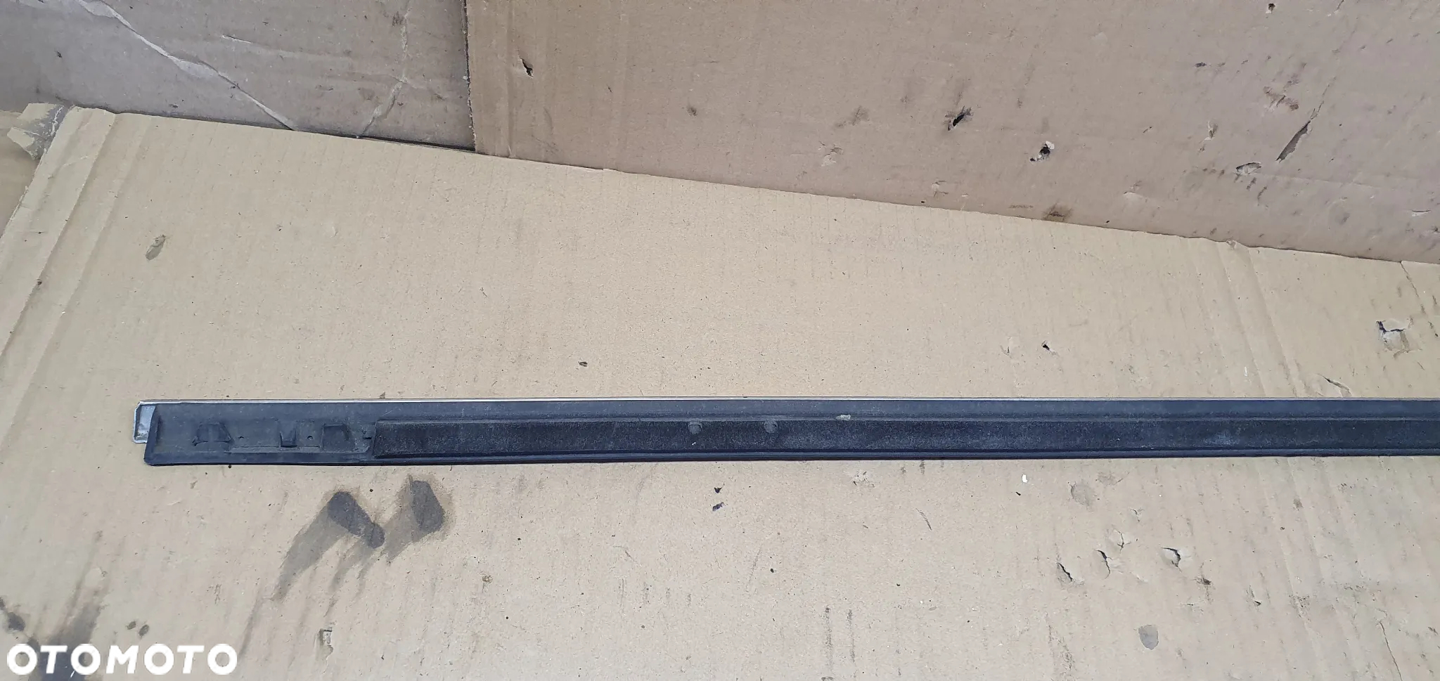 Listwa zgarniająca drzwi prawy przód chrom VW Passat B5 FL 3B0837478E - 5